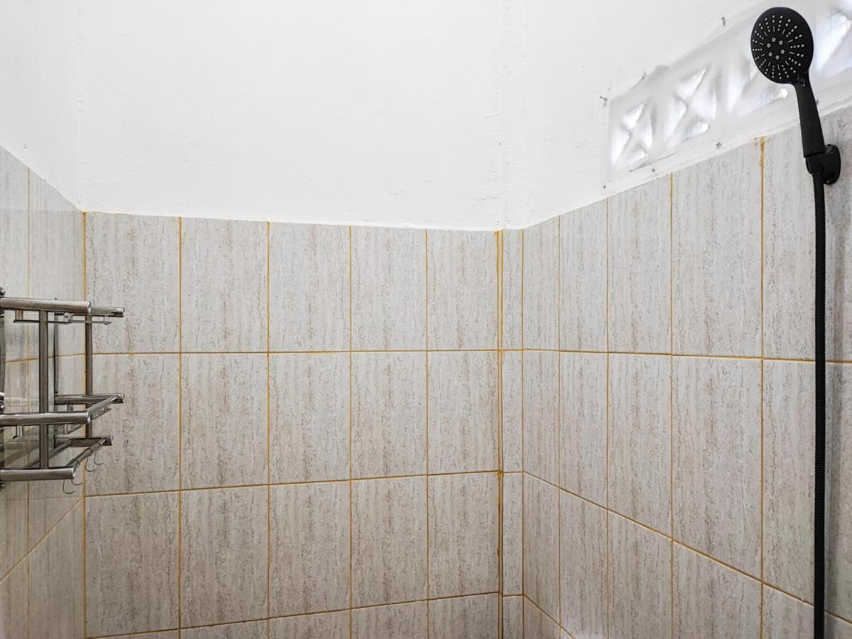 Adela Homestay Syariah Near Universitas Muhammadiyah Jambi Mitra Reddoorz Екстериор снимка