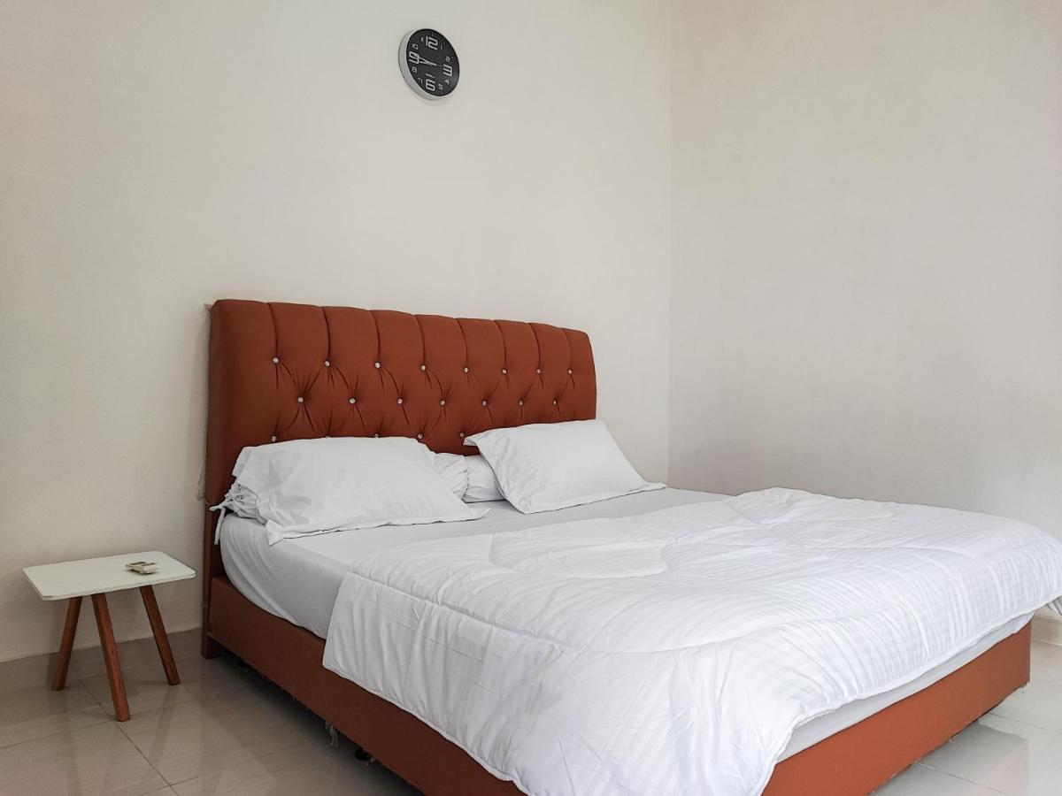 Adela Homestay Syariah Near Universitas Muhammadiyah Jambi Mitra Reddoorz Екстериор снимка
